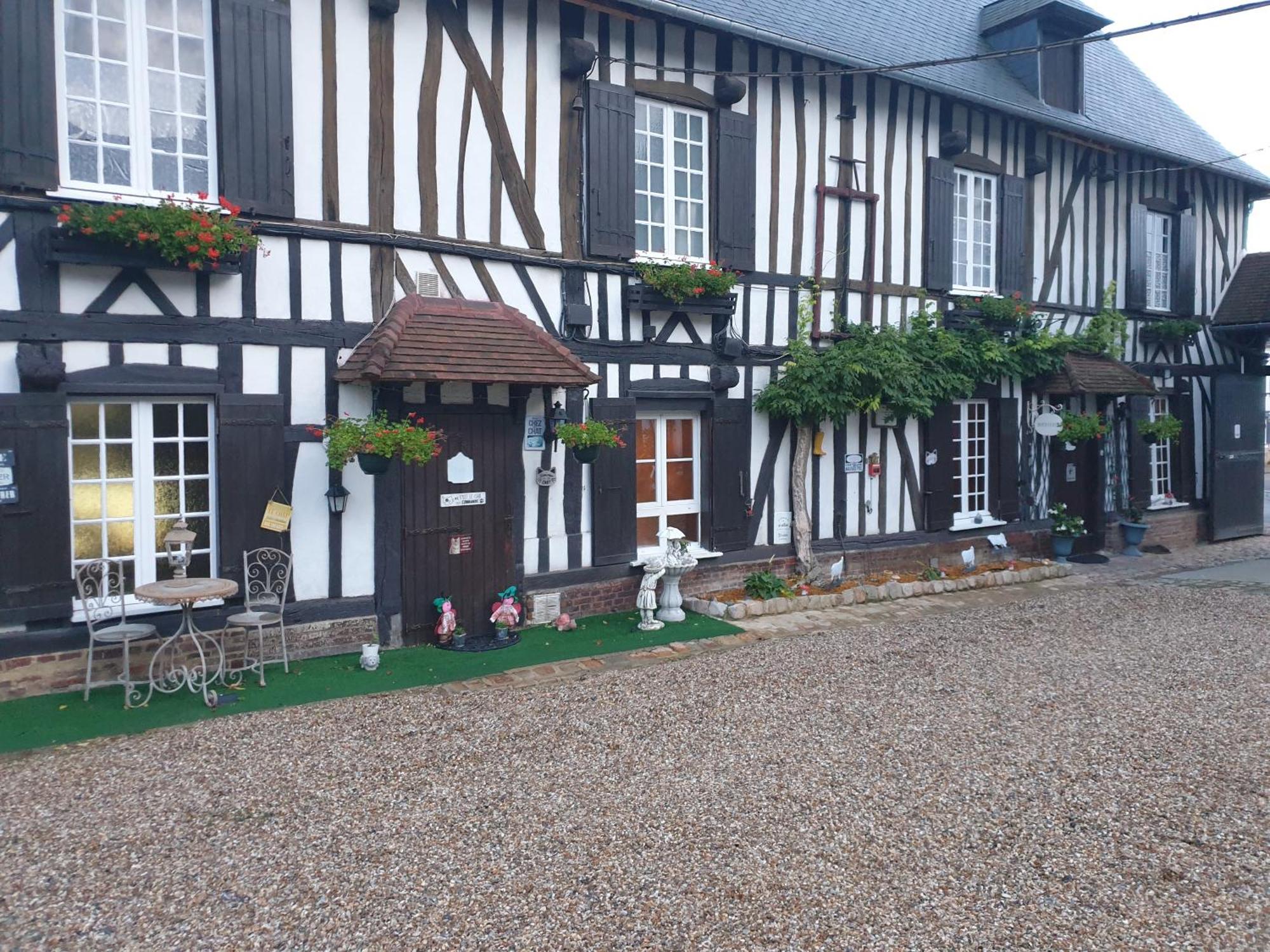 Hotel Le Mouton Gras Aumale Zewnętrze zdjęcie
